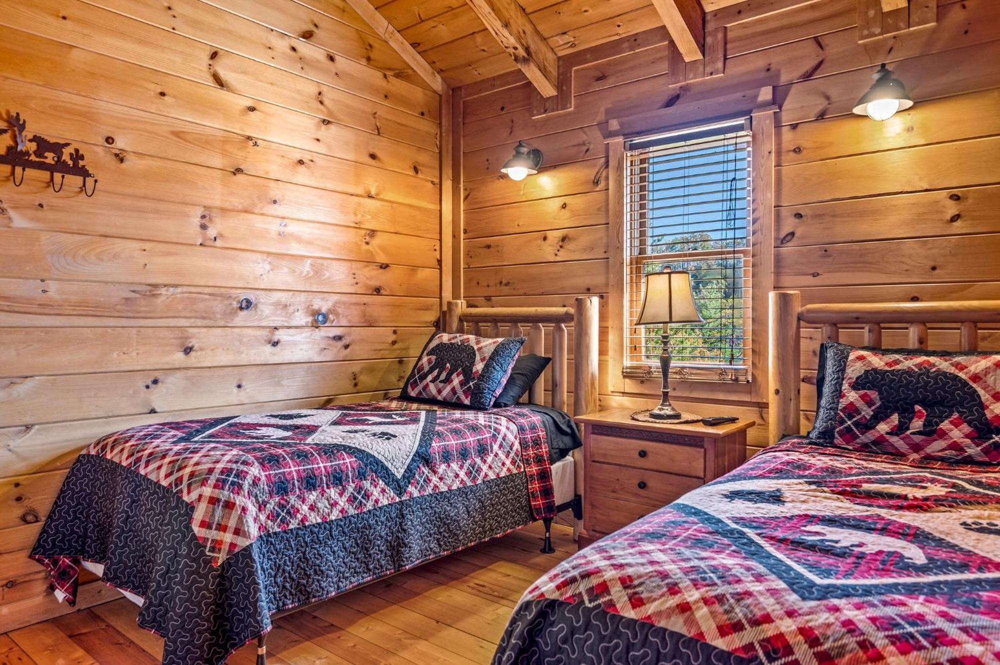 Bearfoot Pines - True Log Cabin - Wi-Fi, Hot Tub, Fishing, Deck With Views! - Mins To Pf Sevierville Exterior foto