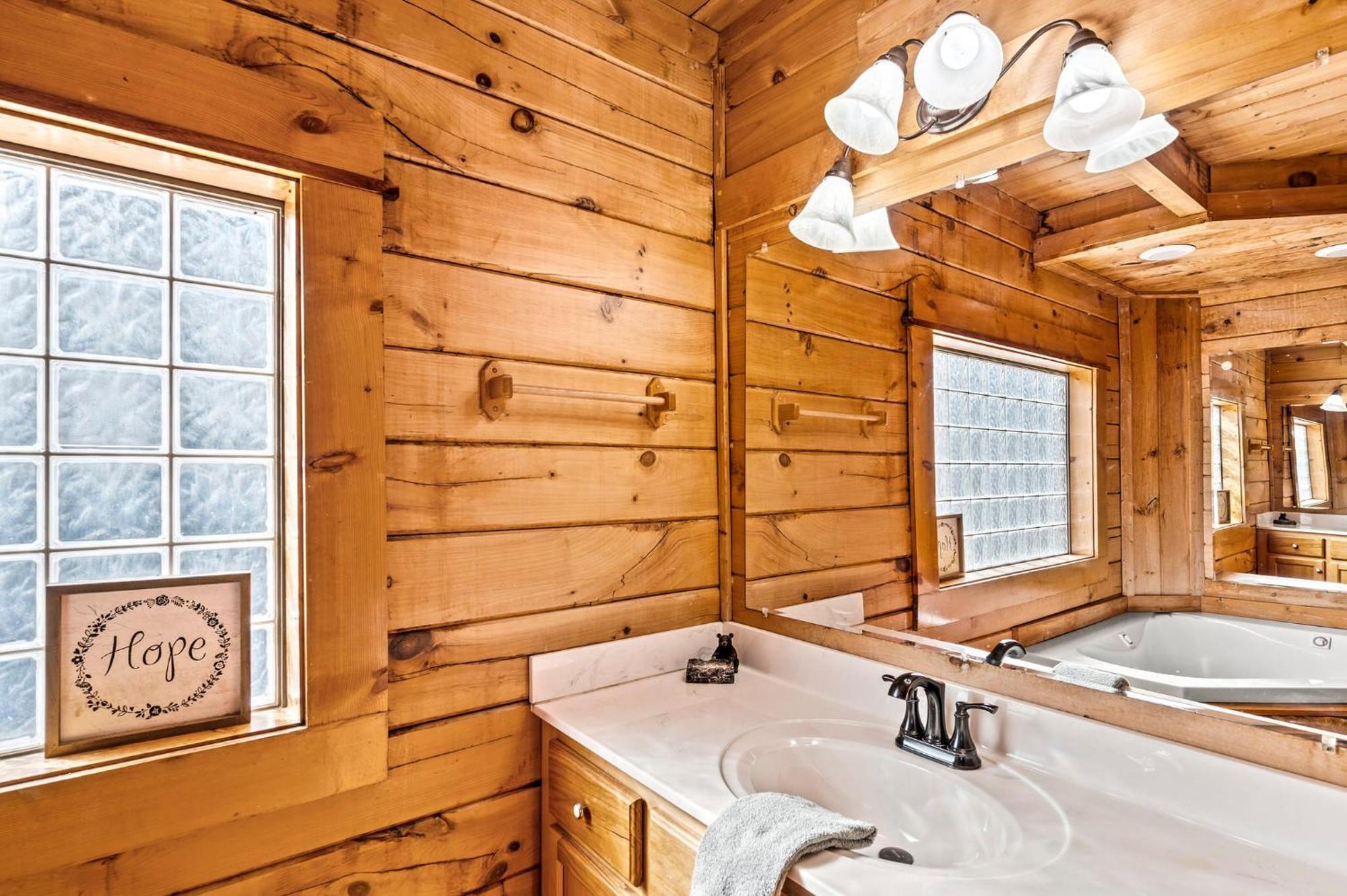 Bearfoot Pines - True Log Cabin - Wi-Fi, Hot Tub, Fishing, Deck With Views! - Mins To Pf Sevierville Exterior foto